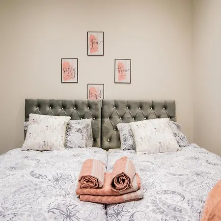 Bv Lux 1 Bedroom At Leeds Cliff Oak Mansion House Leeds (West Yorkshire)